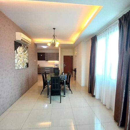 K. Riverfront Apartment Ipoh Bagian luar foto