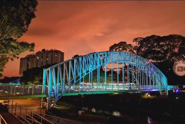 K. Riverfront Apartment Ipoh Bagian luar foto