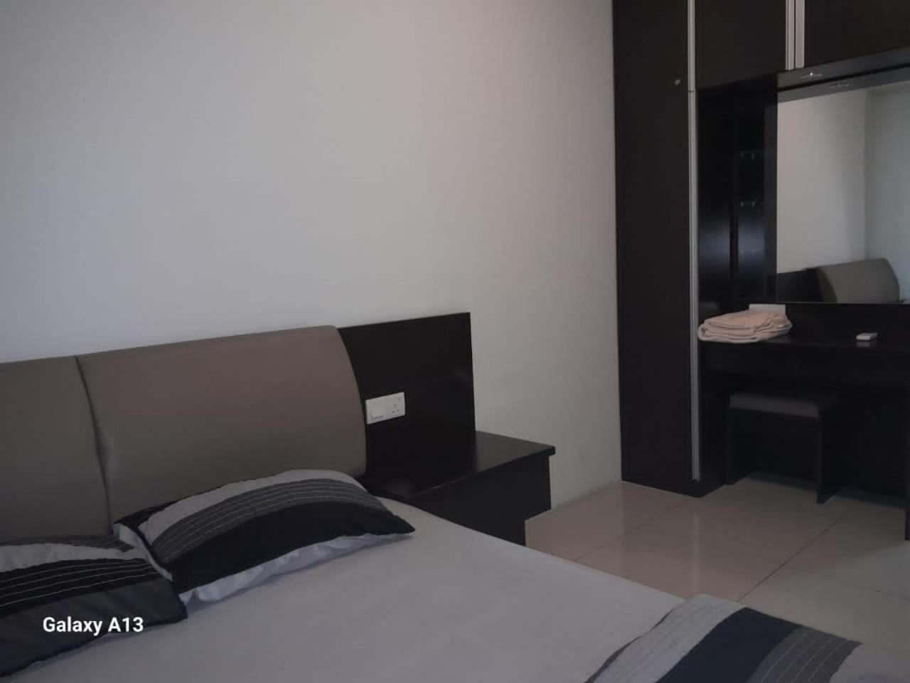 K. Riverfront Apartment Ipoh Bagian luar foto