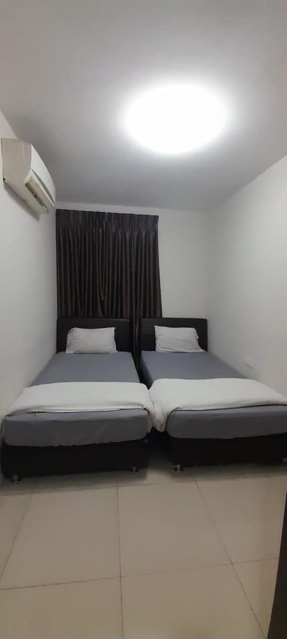 K. Riverfront Apartment Ipoh Bagian luar foto