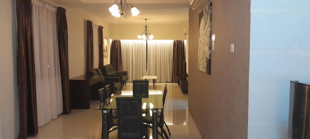 K. Riverfront Apartment Ipoh Bagian luar foto