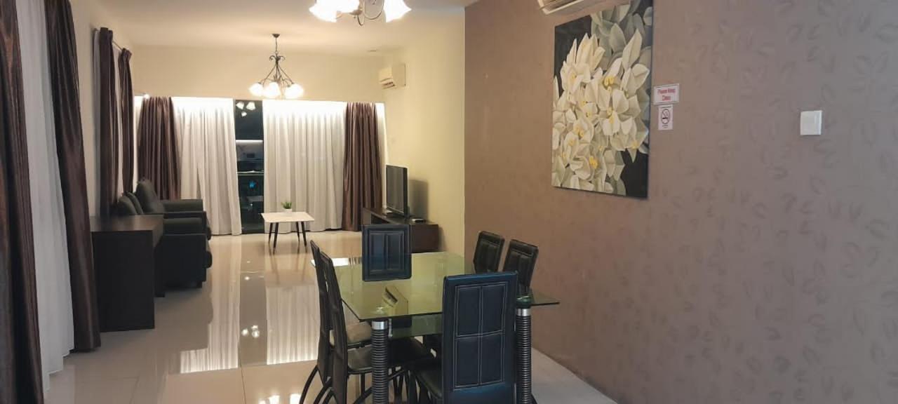 K. Riverfront Apartment Ipoh Bagian luar foto