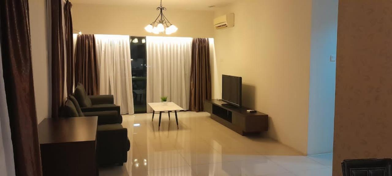 K. Riverfront Apartment Ipoh Bagian luar foto