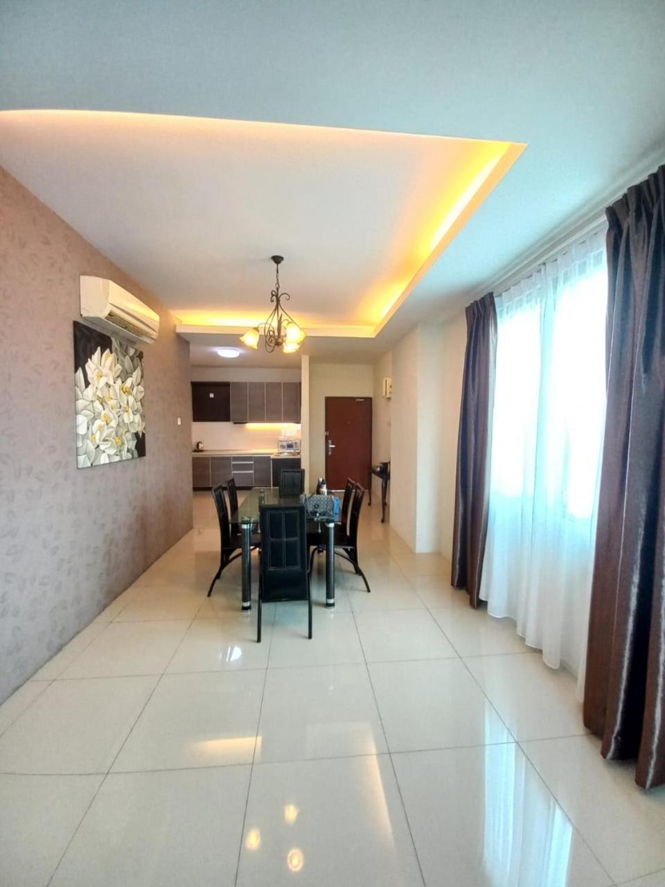 K. Riverfront Apartment Ipoh Bagian luar foto