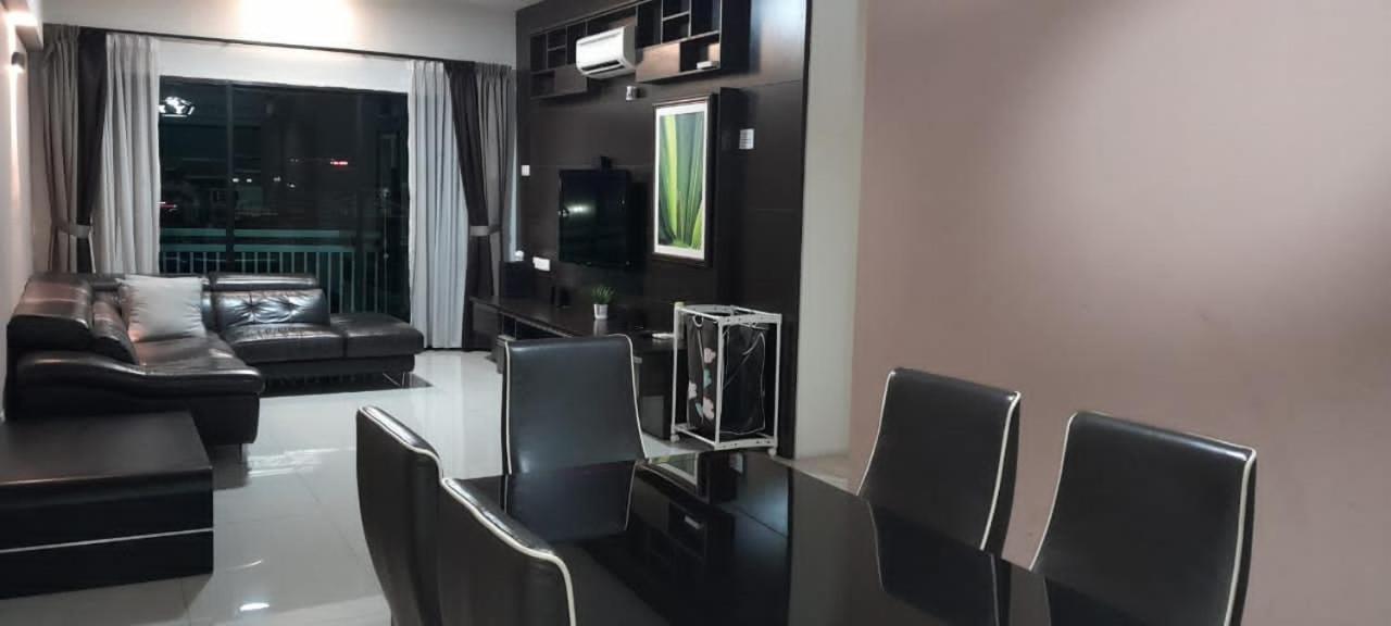 K. Riverfront Apartment Ipoh Bagian luar foto